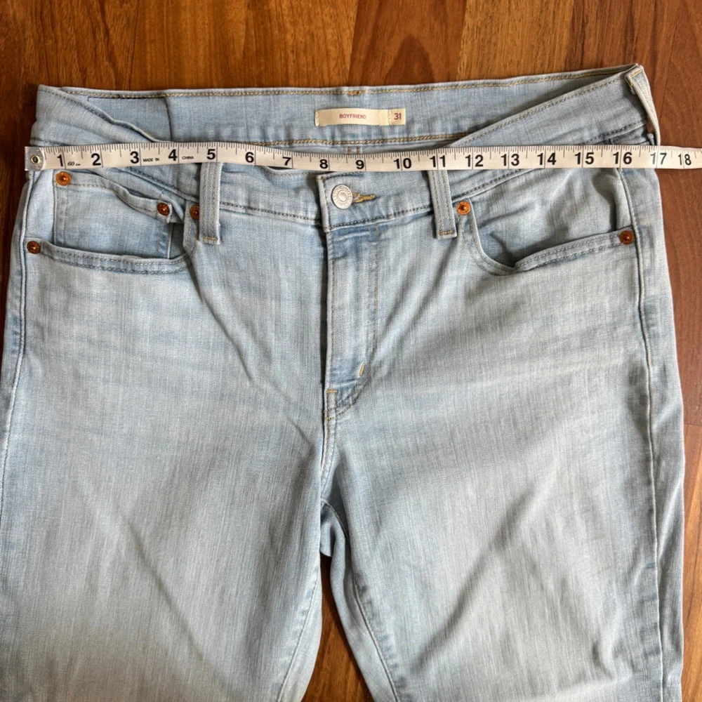 Levi's‎ Jeans Women's Light Wash Boyfriend Stretchy Jeans Size 31
